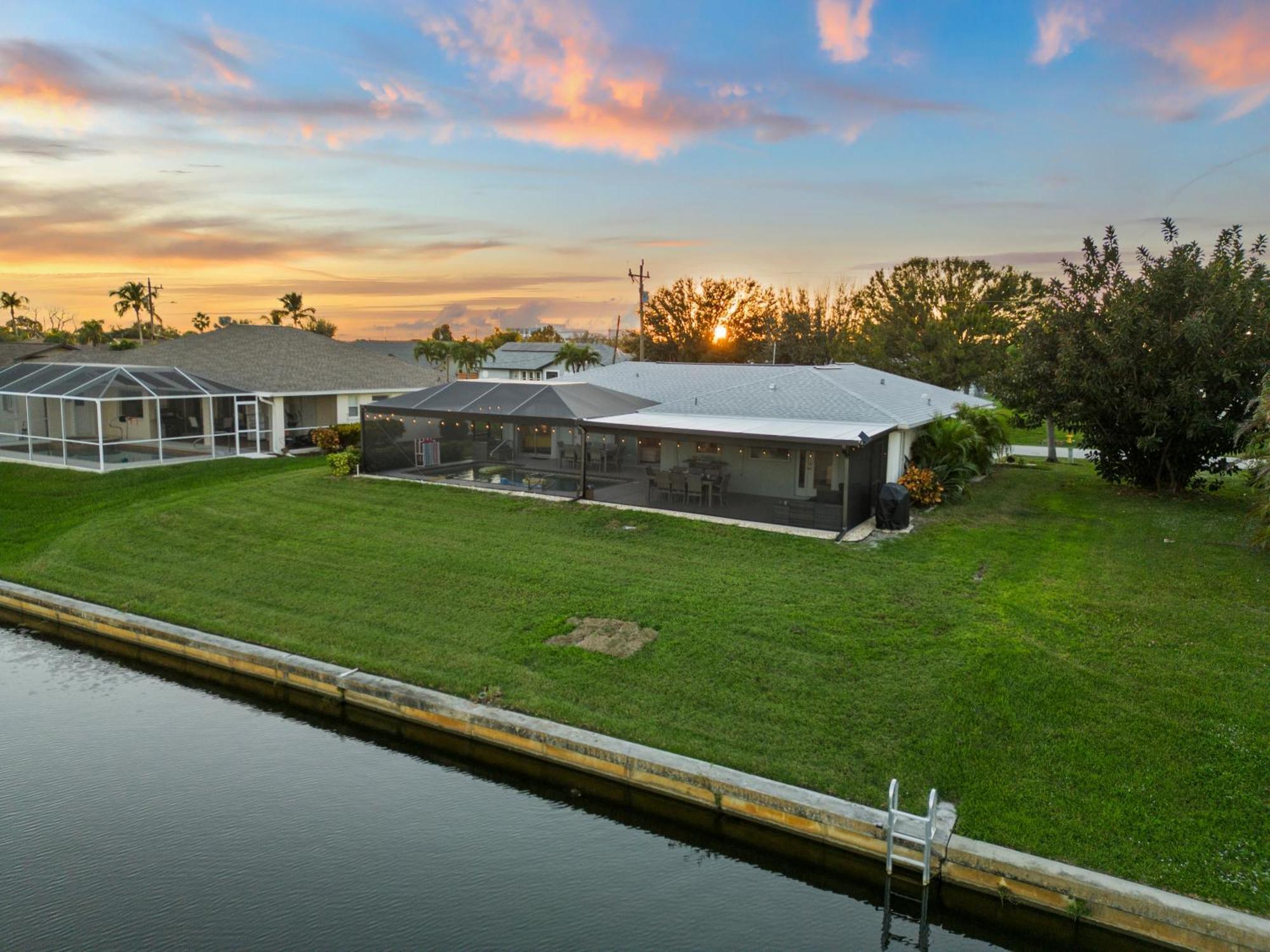 Serenity Waterfront Villa With King Suite, Private Pool, Great Lanai Enclosure And Long Water Views Κέιπ Κόραλ Εξωτερικό φωτογραφία