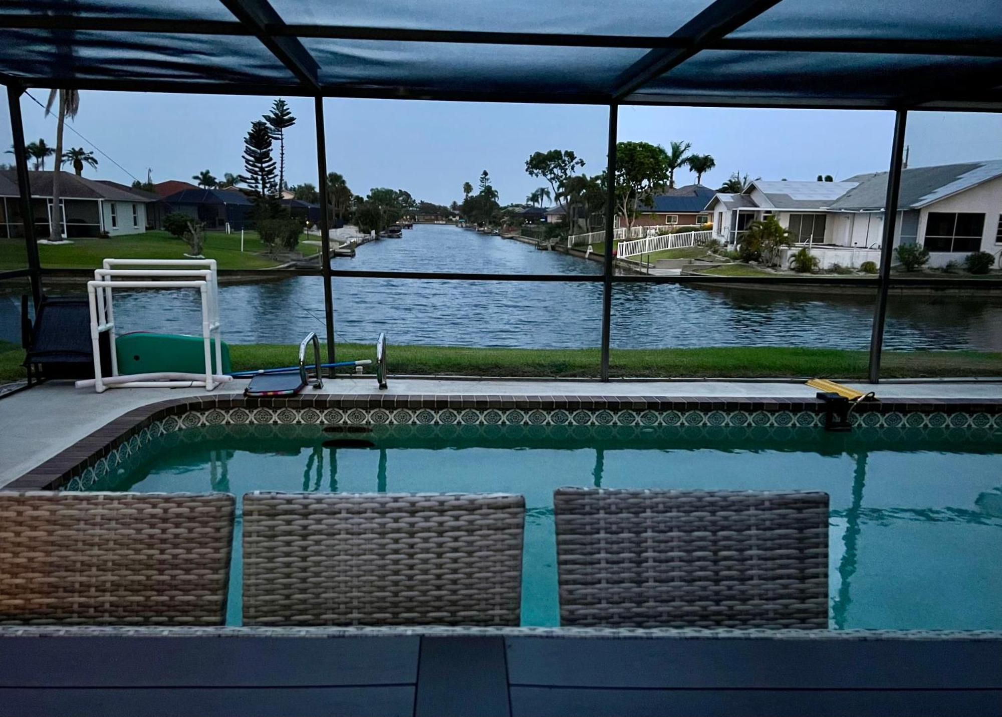 Serenity Waterfront Villa With King Suite, Private Pool, Great Lanai Enclosure And Long Water Views Κέιπ Κόραλ Εξωτερικό φωτογραφία